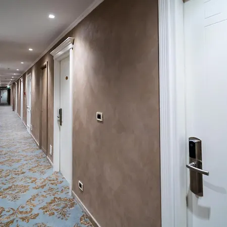 Globo Suite-correnti Hotel 3*
