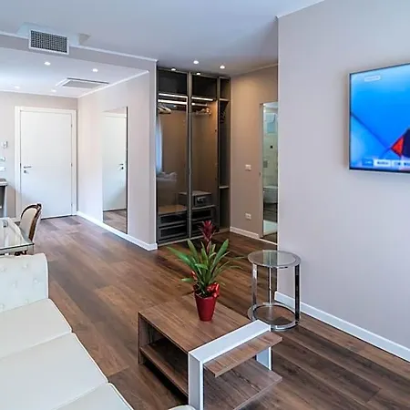 Globo Suite-correnti Hotel 3*